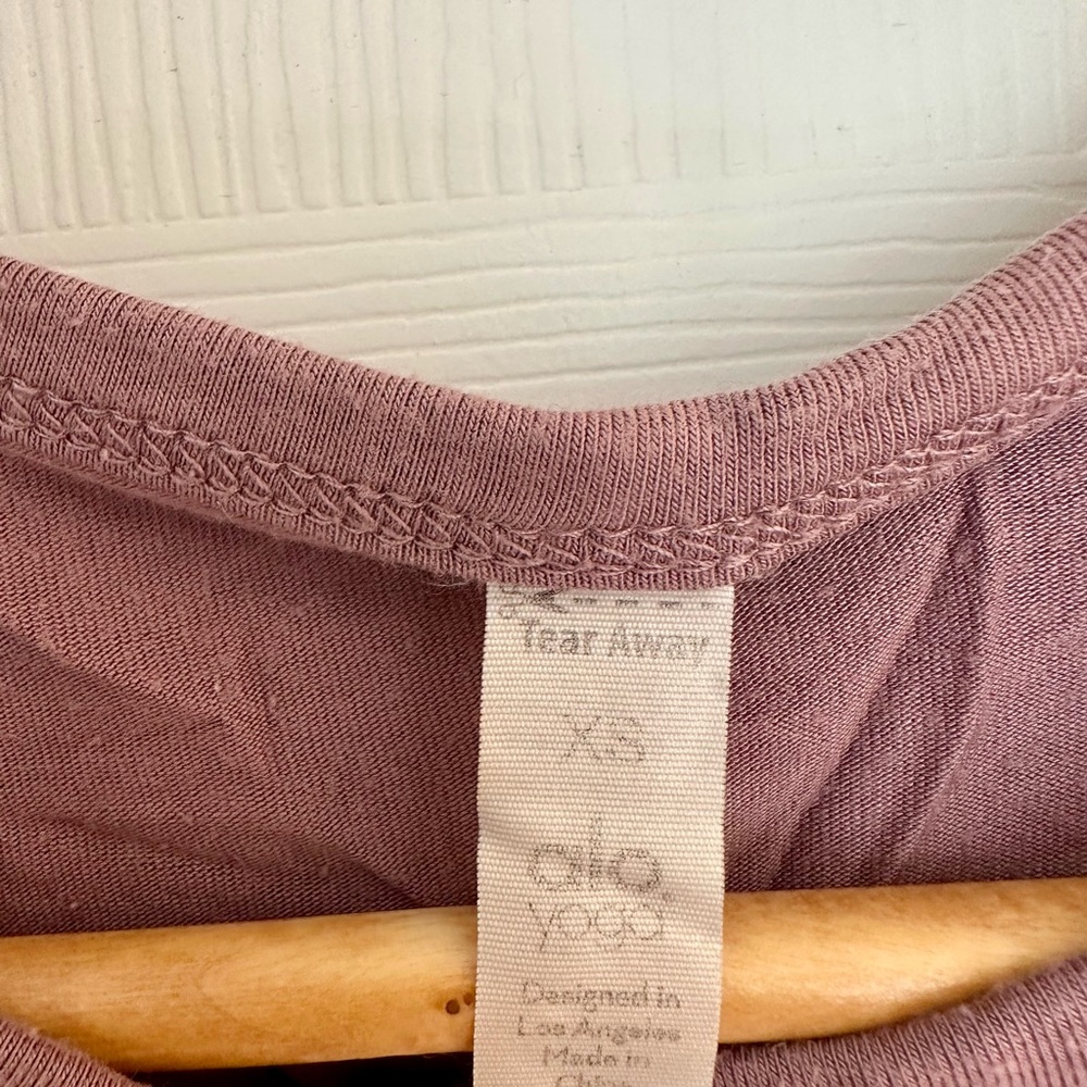 ALO Yoga Mauve Twist Tank Top (XS) - Picture 2 of 3